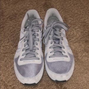 ✨Nike grey silver sneaker shoes✨